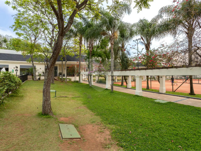Apartamento à venda com 3 quartos, sendo 1 suíte,  em Alto da Boa Vista, São Paulo, SP
