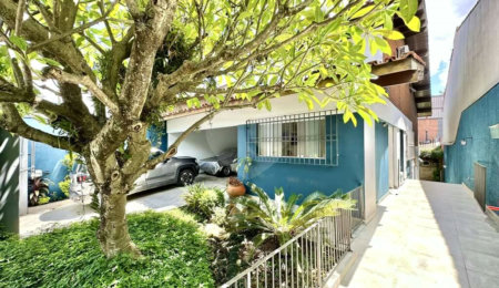 Sobrado à venda com 4 quartos, sendo 2 suítes, em Jardim Jussara, São Paulo, SP