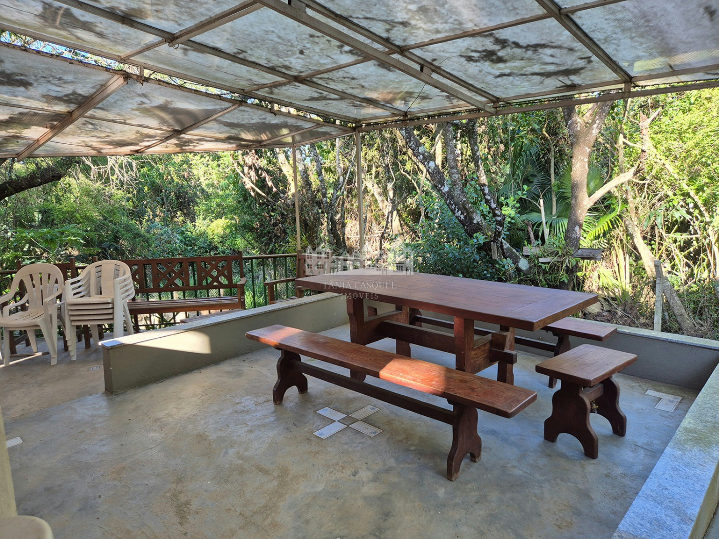 Casa Pé na Água em Atibaia com Acesso à Represa e Mais de 3.000 m² de Natureza