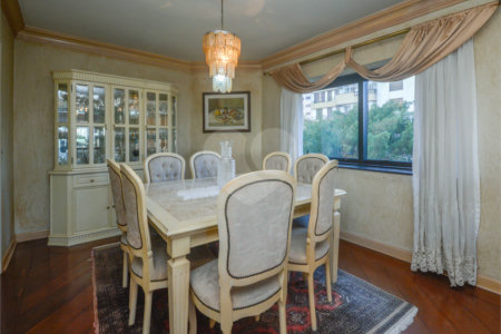 Apartamento à venda com 4 quartos, sendo 1 suíte, em Moema, São Paulo, SP