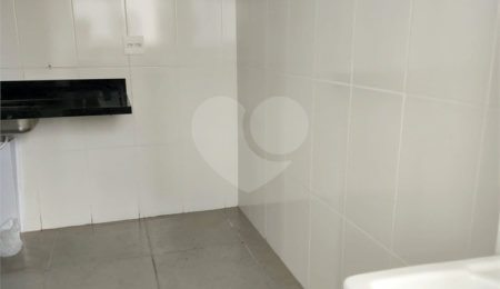 Casa à venda com 2 quartos, sendo 1 suíte,  no condomínio Residencial Sanches, São Paulo - SP