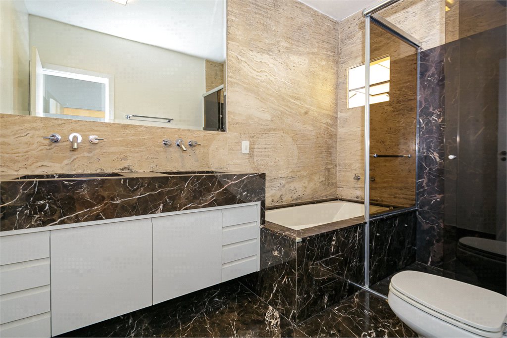 Casa à venda com 3 suítes no condomínio Villaggio Belvedere, São Paulo - SP