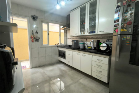 Casa à venda com 3 quartos, sendo 1 suíte, no condomínio Vila Panamericana, São Paulo - SP