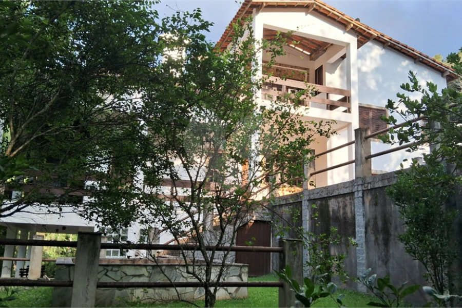 Casa à venda com 3 quartos, sendo 1 suíte,  no condomínio Alpes da Cantareira, Mairiporã - SP