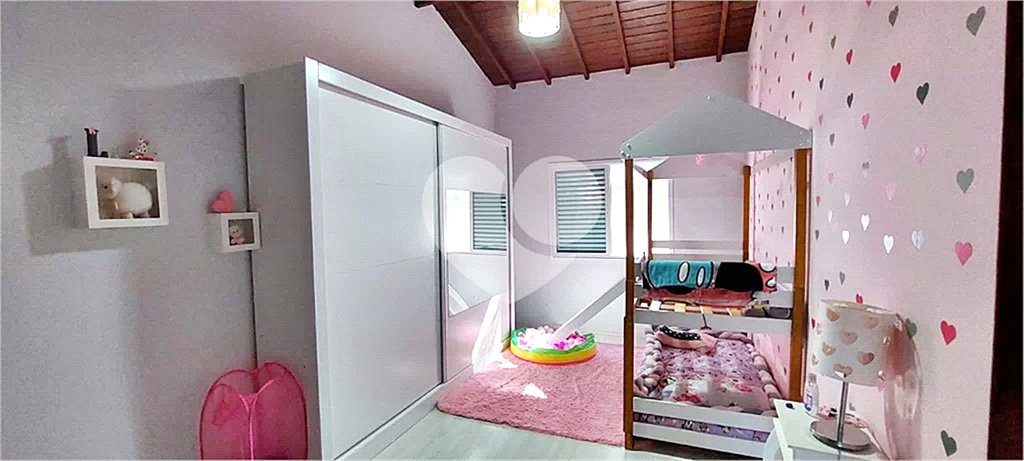 Casa à venda com 4 quartos, sendo 2 suítes,  no condomínio Sausalito, Mairiporã - SP
