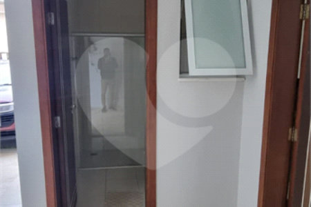 Casa à venda com 5 quartos, sendo 2 suítes, no condomínio Swiss Park, São Bernardo do Campo - SP