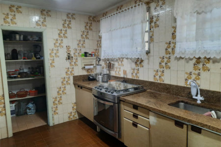 Sobrado à venda com 5 quartos, sendo 3 suítes, em Jardim Marajoara, São Paulo, SP