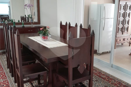 Casa à venda com 5 suítes no condomínio Ipe Velho, Vinhedo - SP