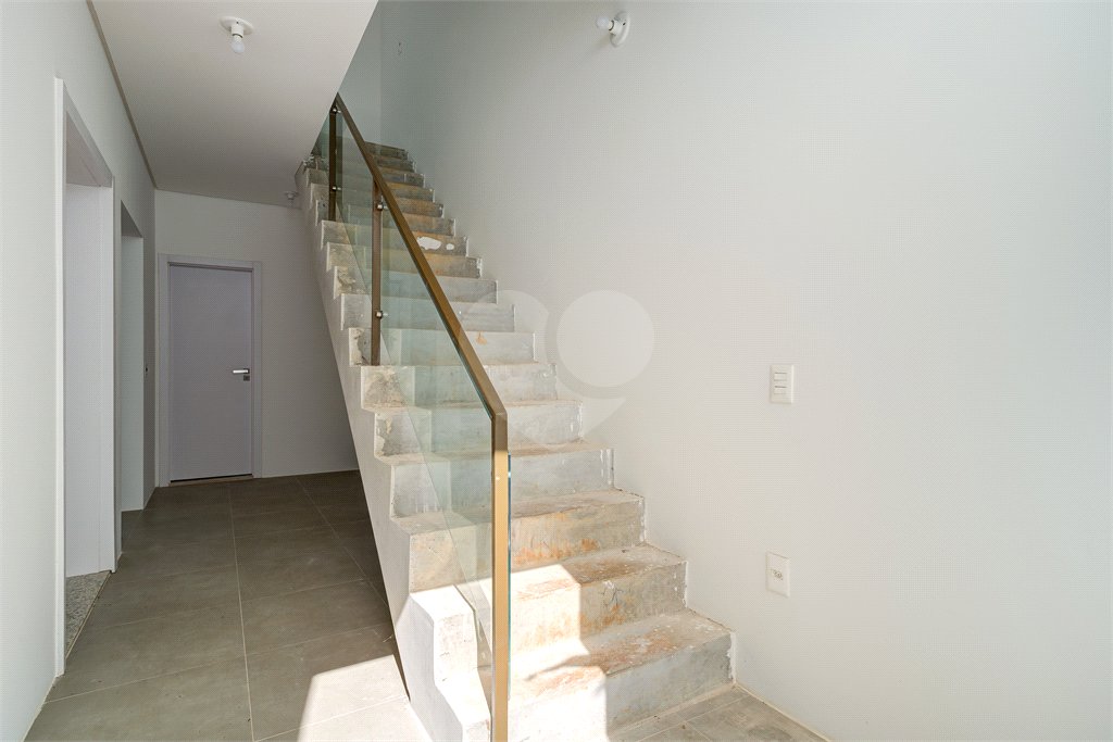 Casa à venda ou para alugar com 3 suítes no condomínio Jardim Flora, São Paulo - SP