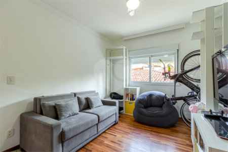 Casa à venda com 3 quartos, sendo 1 suíte, em Alto da Boa Vista, São Paulo, SP
