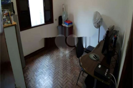 Sobrado à venda com 4 quartos, sendo 1 suíte, em Vila Constança, São Paulo, SP