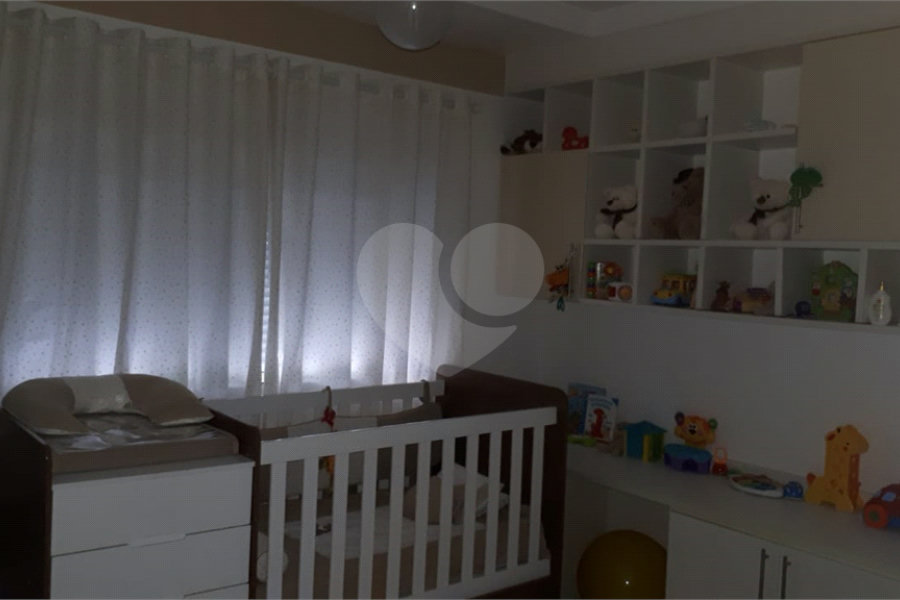 Casa à venda com 4 quartos, sendo 2 suítes, no condomínio Cond Residencial Villagio da Serra, São Paulo - SP