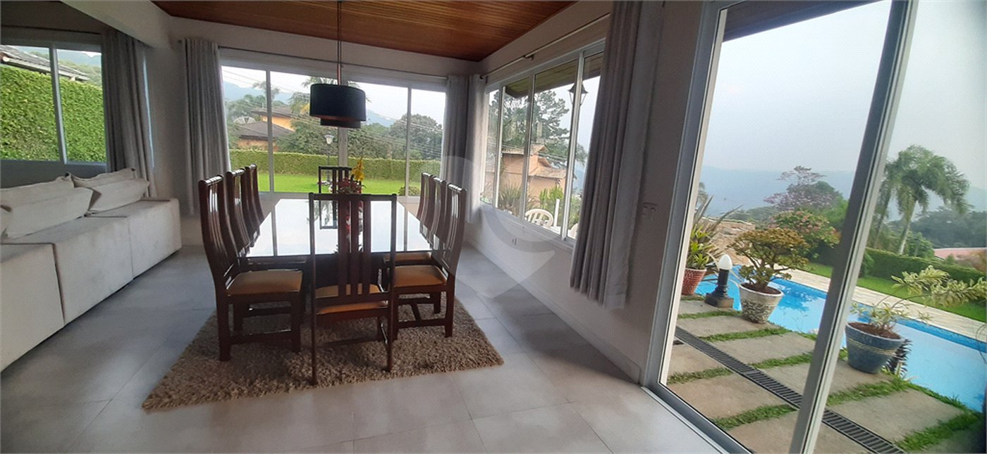 Casa à venda com 3 quartos, sendo 1 suíte, no condomínio Alpes da Cantareira, Mairiporã - SP