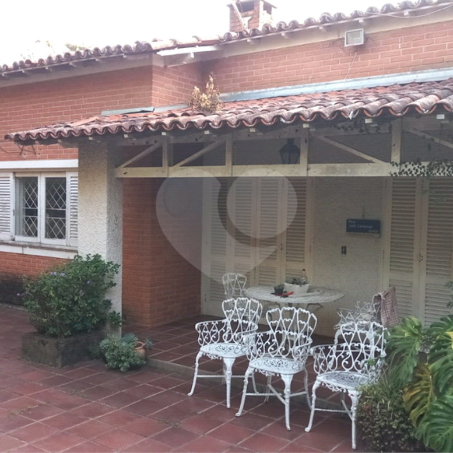 Casa à venda ou para alugar com 4 quartos, sendo 1 suíte, no Centro, Vinhedo, SP