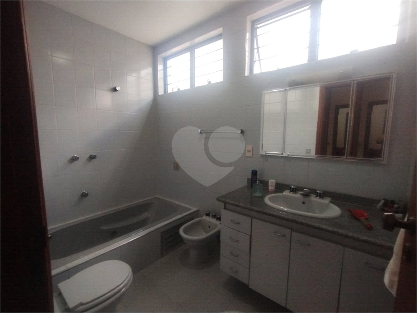 Casa à venda com 5 quartos, sendo 1 suíte, em Parque da Lagoa, Itapetininga, SP