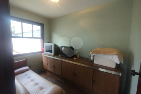 Casa à venda com 5 quartos, sendo 1 suíte, em Parque da Lagoa, Itapetininga, SP