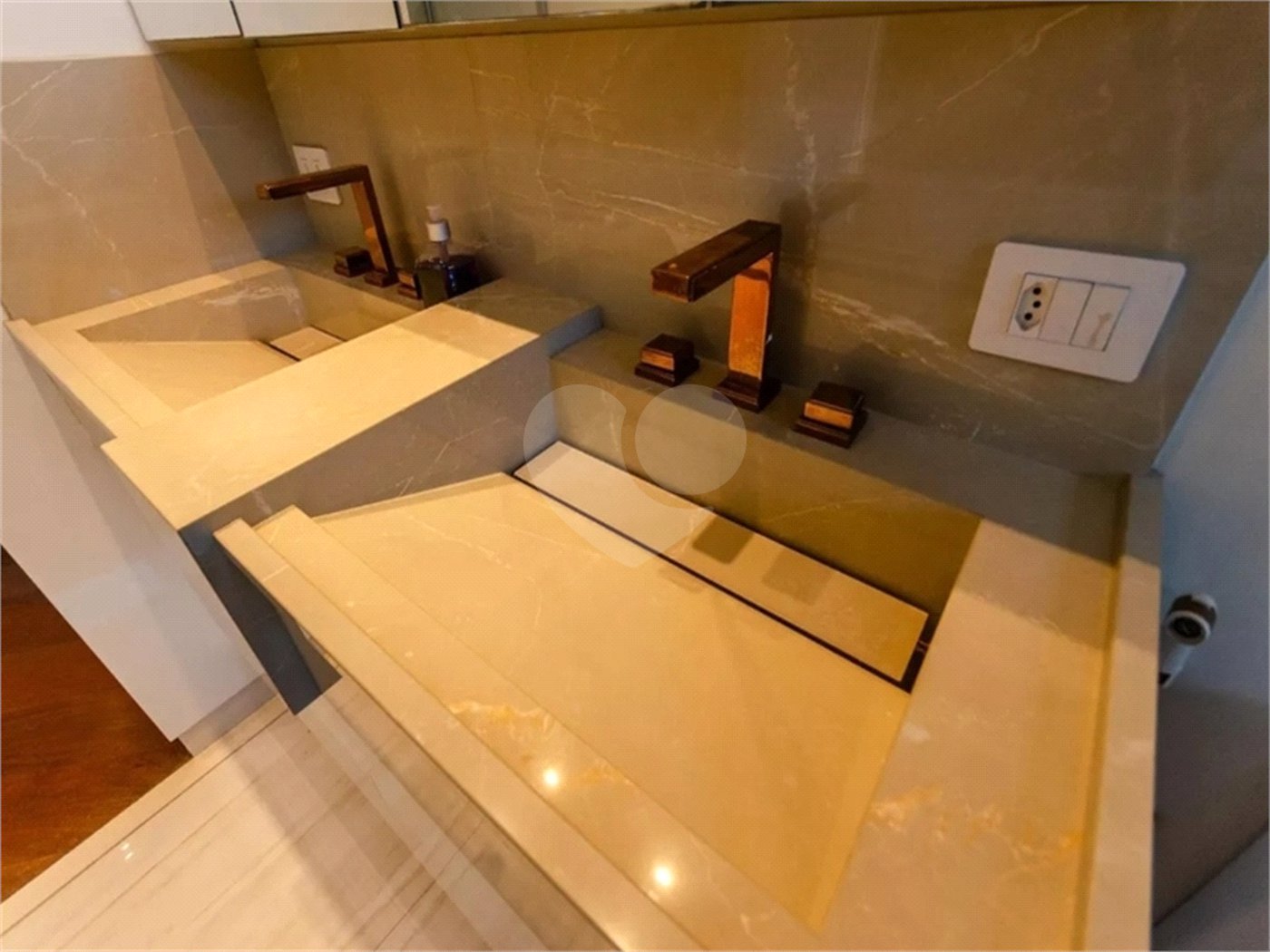 Duplex para alugar com 4 quartos, sendo 2 suítes, em Tremembé, São Paulo, SP