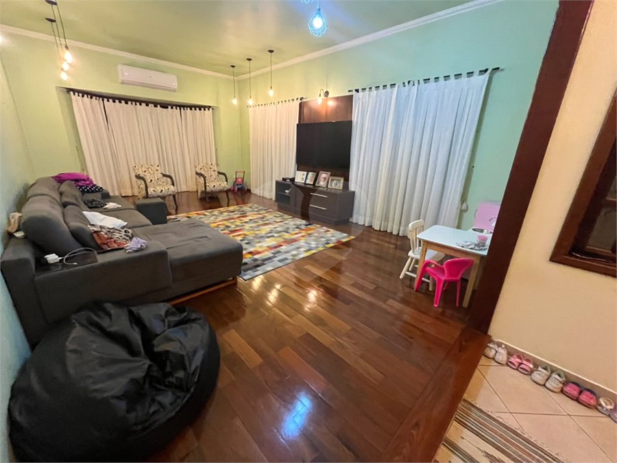 Casa à venda com 3 quartos, sendo 1 suíte, em Parque Santa Marta, São Carlos, SP