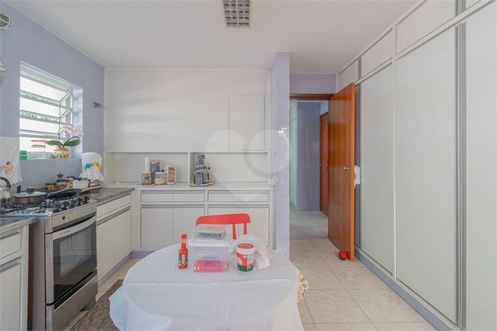 Casa Térrea à venda com 4 quartos, sendo 2 suítes, em Alto de Pinheiros, São Paulo, SP