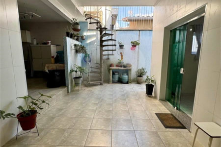 Sobrado à venda com 4 quartos, sendo 1 suíte,  em Vila Cleonice, São Paulo, SP