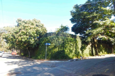 Casa Térrea à venda com 3 quartos, sendo 1 suíte,  em Chácara Monte Alegre, São Paulo, SP