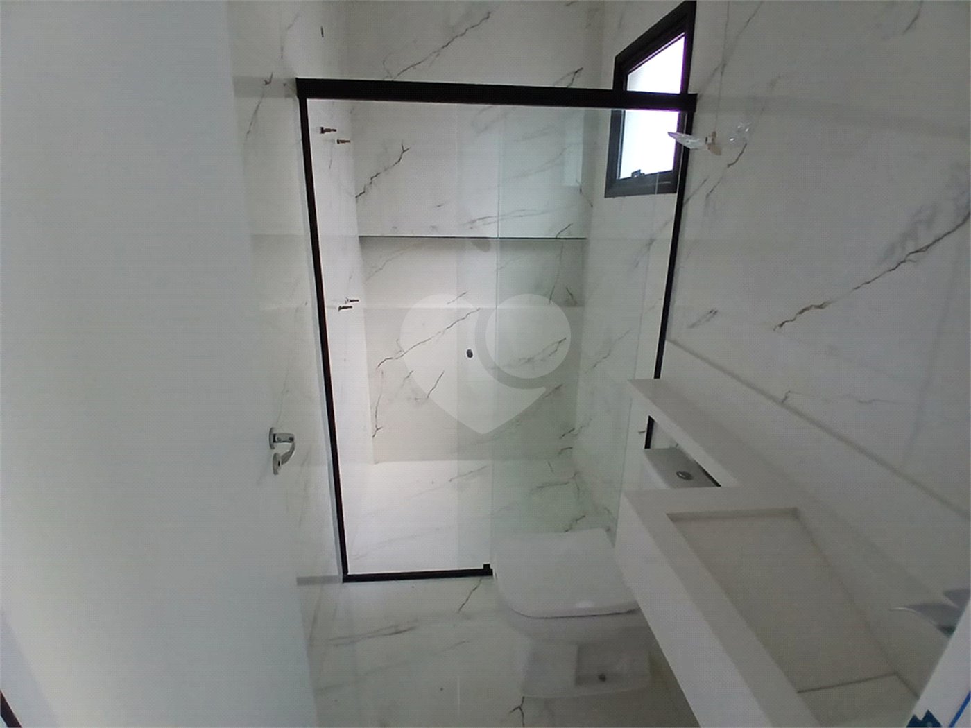 Casa à venda com 3 quartos, sendo 1 suíte, no condomínio Jardim, Sorocaba - SP
