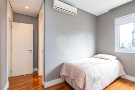Apartamento à venda com 3 suítes em Vila Nova Conceição, São Paulo, SP