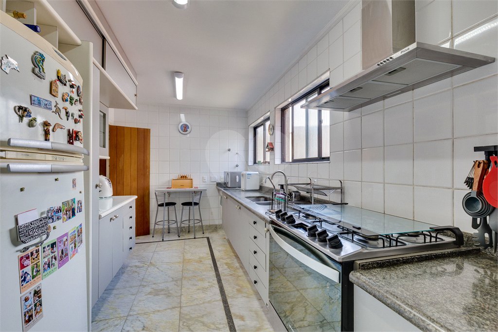 Sobrado à venda com 4 quartos, sendo 1 suíte, em Alto da Boa Vista, São Paulo, SP