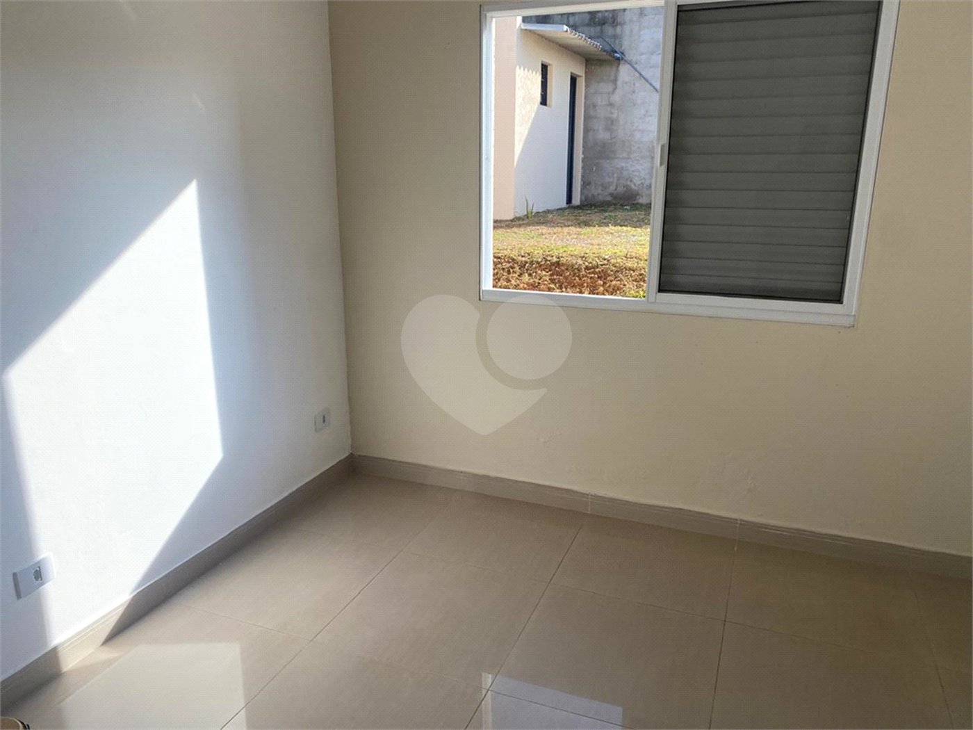 Casa à venda com 3 quartos, sendo 1 suíte, no condomínio Terras de Santa Adelia, Vargem Grande Paulista - SP