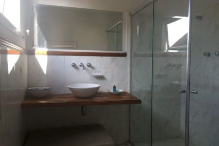 Casa à venda com 5 quartos, sendo 4 suítes, no condomínio Jardim Vitória Régia, São Paulo - SP