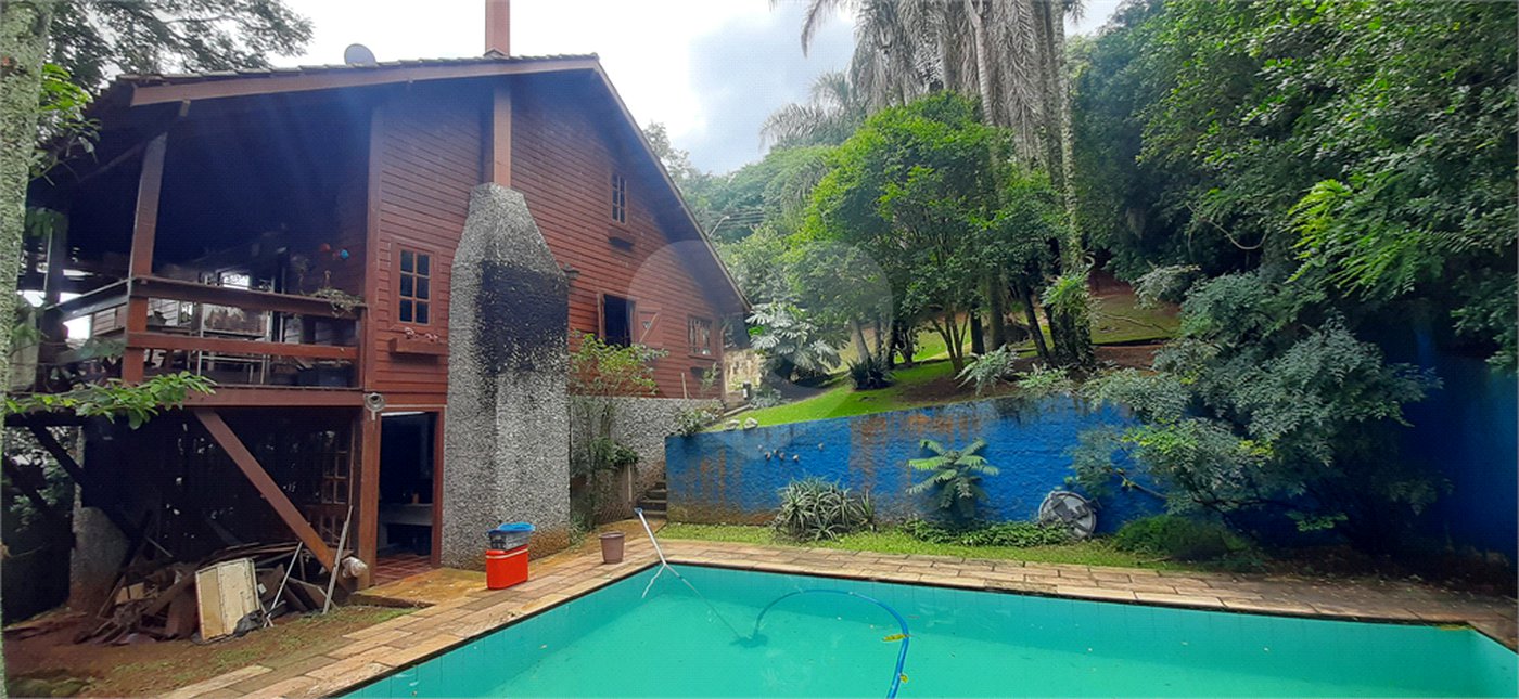 Casa à venda com 4 quartos, sendo 2 suítes, no condomínio Associação Reserva das Hortênsias, Mairiporã - SP
