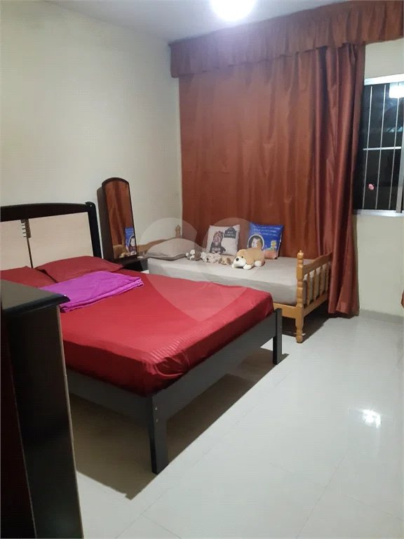 Casa com 250m², 4 dormitórios, 2 vagas.