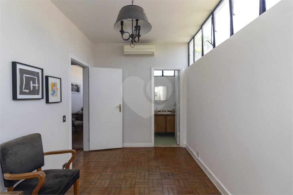 Sobrado à venda com 4 quartos, sendo 2 suítes,  em Vila Morumbi, São Paulo, SP