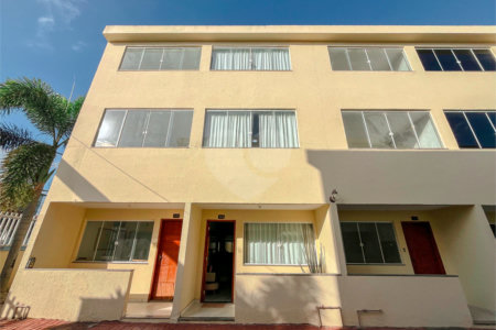 Casa à venda com 4 quartos, sendo 1 suíte, no condomínio Imperial Santa Cruz, Rio de Janeiro - RJ