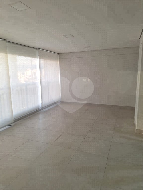Apartamento à venda com 3 suítes em Vila Anastácio, São Paulo, SP
