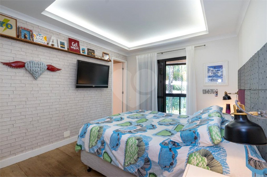 Apartamento à venda com 3 quartos, sendo 1 suíte, em Jardim Morumbi, São Paulo, SP