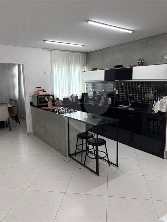 Casa à venda com 4 suítes em Vila Lavínia, Mogi das Cruzes, SP