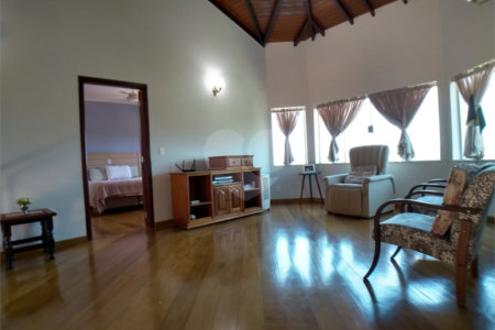 Casa à venda com 3 quartos, sendo 2 suítes,  no condomínio Vila Hípica I, Vinhedo - SP