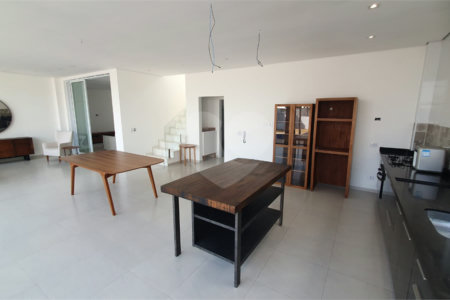 Casa à venda com 3 quartos, sendo 1 suíte, no condomínio Figueira Garden, Atibaia - SP