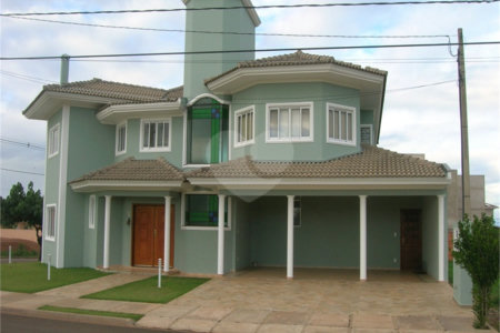 Casa no Condomínio Damha I