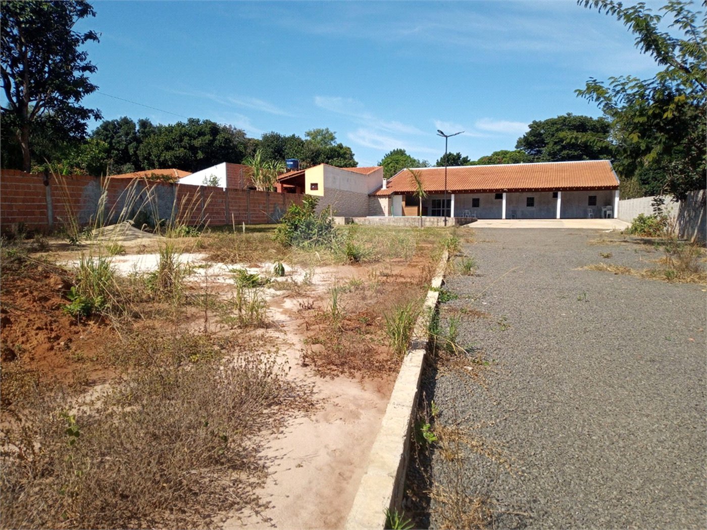 Maravilhosa chácara no Aracê de Santo Antonio recém construída, com uma construção de 230m²