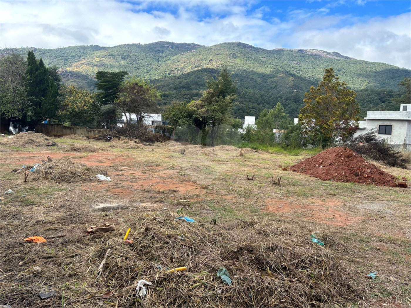 Excelente terreno com 493,65 metros quadrados com vista para a pedra grande em Atibaia sp.