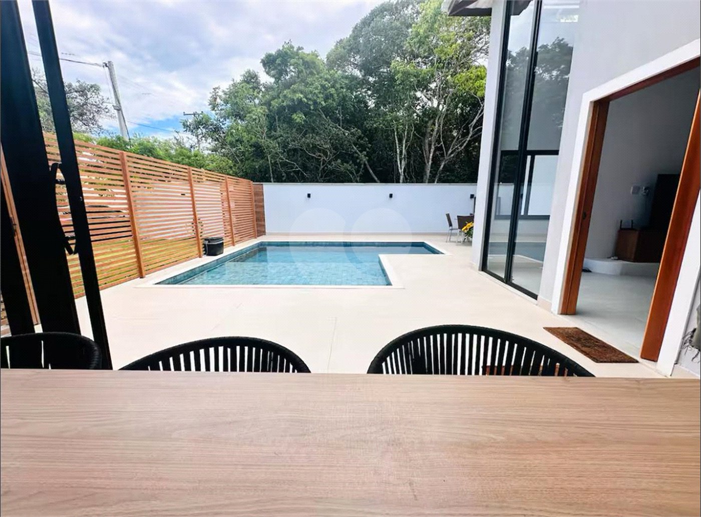 Casa à venda com 6 quartos, sendo 4 suítes,  em Caravelas, Armação dos Búzios, RJ