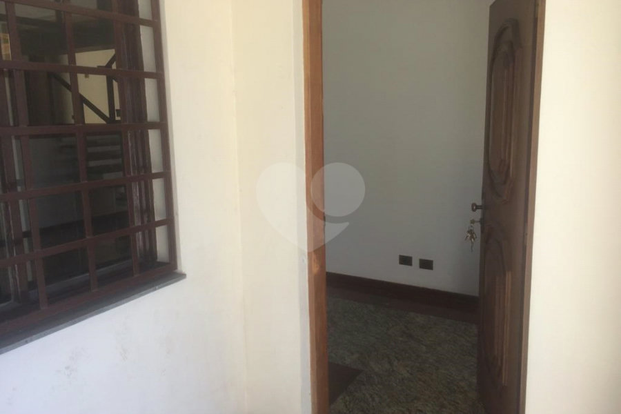 Sobrado à venda com 4 quartos, sendo 3 suítes, em Tremembé, São Paulo, SP