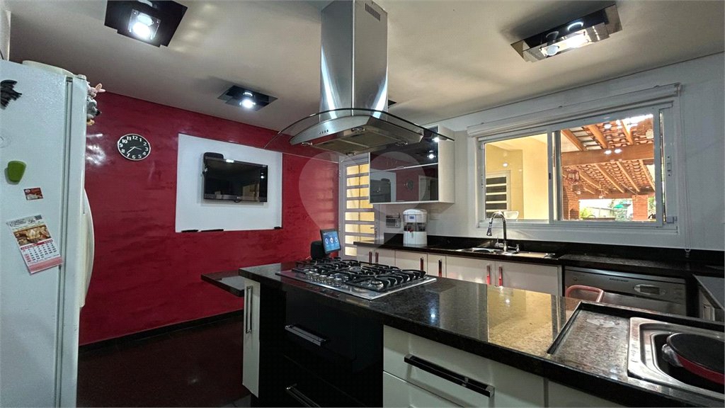 Casa à venda com 3 quartos, sendo 1 suíte, no condomínio Marcia Miyashiro, São Paulo - SP