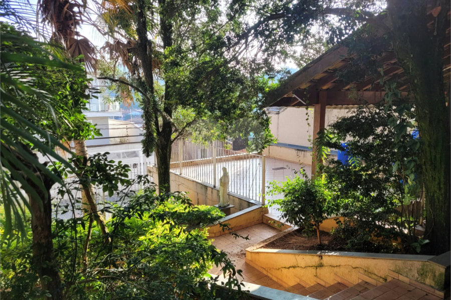 Sobrado à venda com 4 quartos, sendo 3 suítes, em Horto, São Paulo, SP