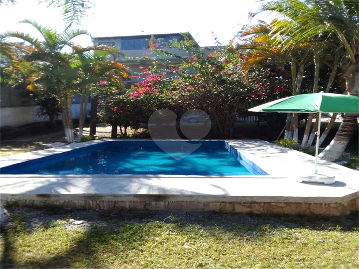 Casa à venda com 6 quartos, sendo 3 suítes, no condomínio Residencial Jardins de Mairiporã I, Mairiporã - SP