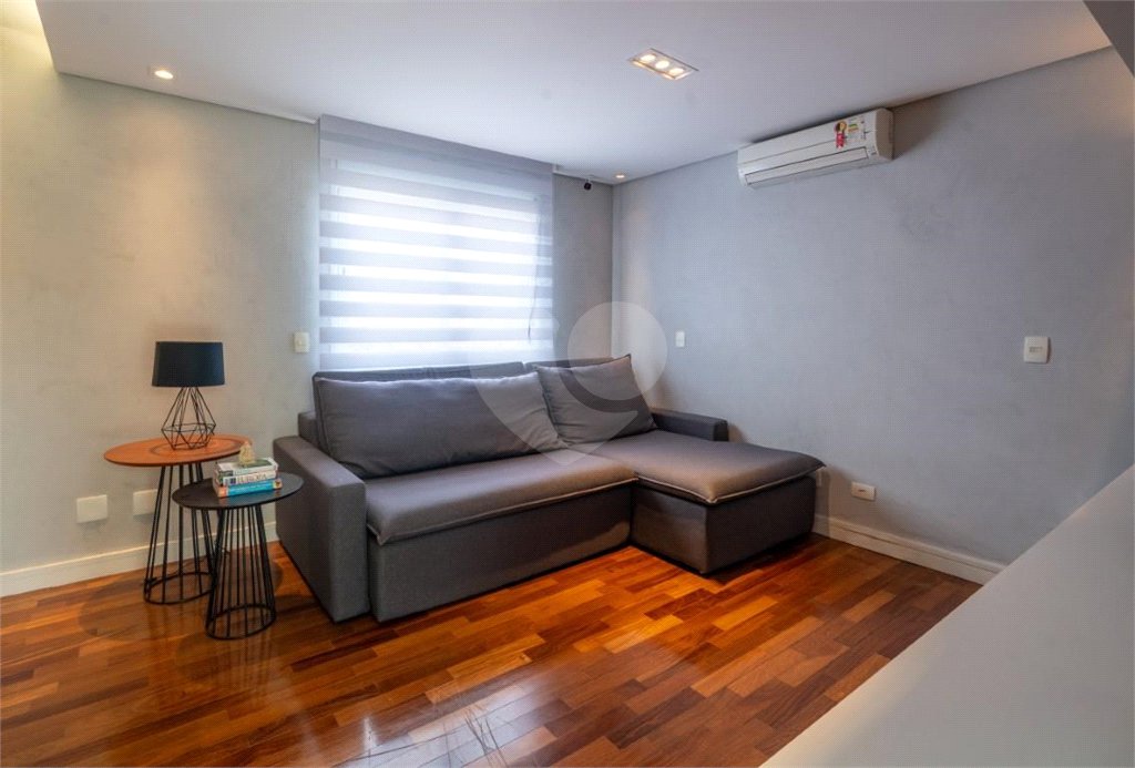 Casa à venda com 4 quartos, sendo 2 suítes, no condomínio Melbourne Residence, São Paulo - SP