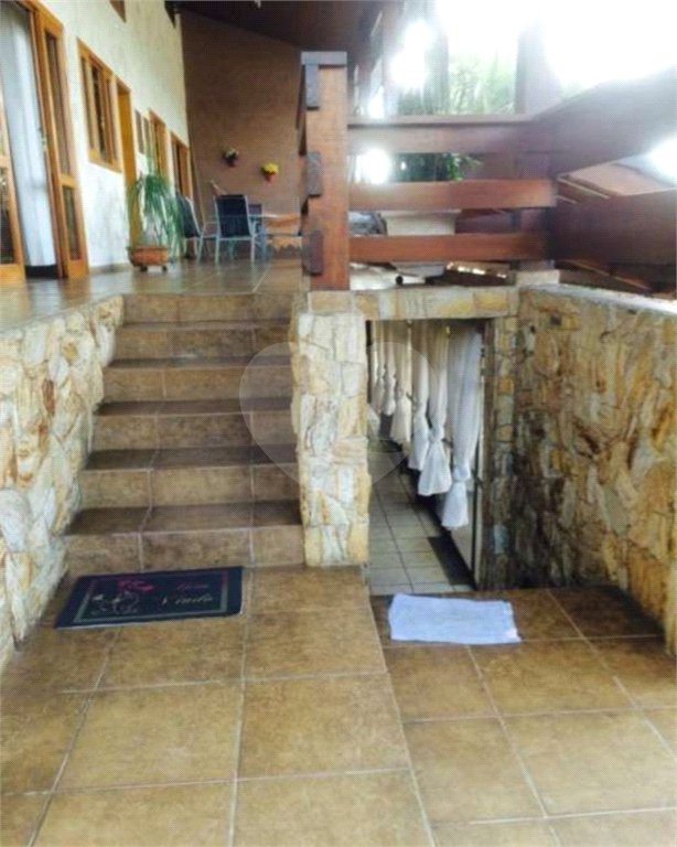 Sobrado à venda com 5 quartos, sendo 2 suítes, em Seerra da Cantareira, Mairiporã, SP