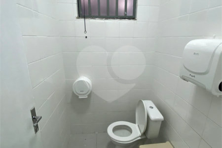 Salão para alugar em Vila Romanópolis, Ferraz de Vasconcelos, SP